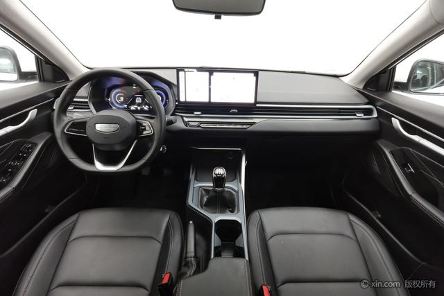 Geely Emgrand 2025 4 1.5 L MT — фото 12