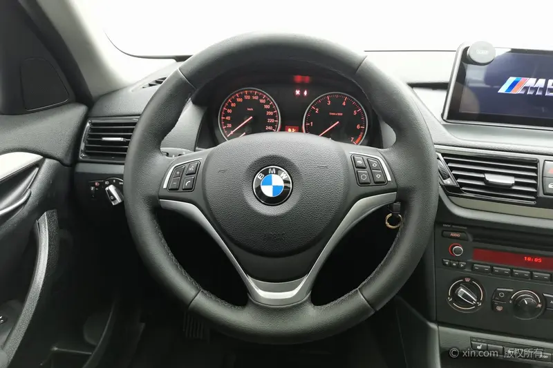 BMW X1 — фото 9