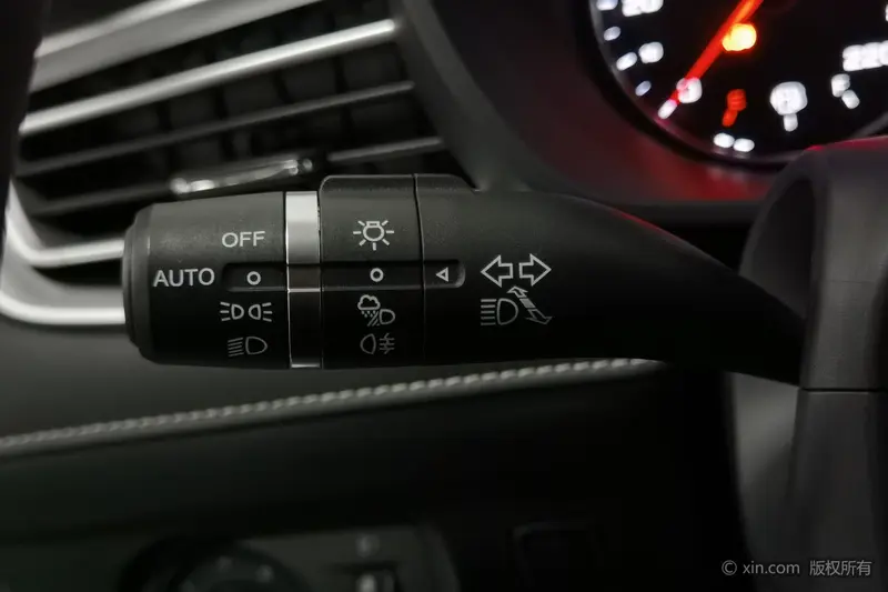 Roewe i5 — фото 11