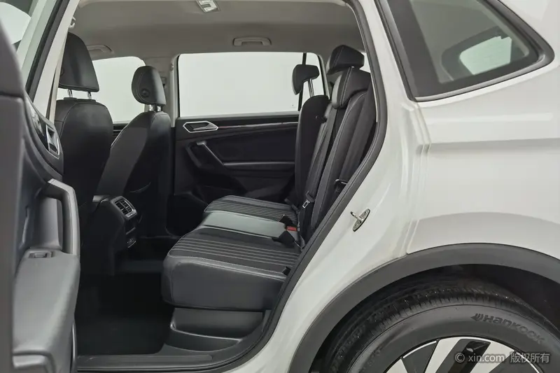 Volkswagen Tiguan L — фото 15