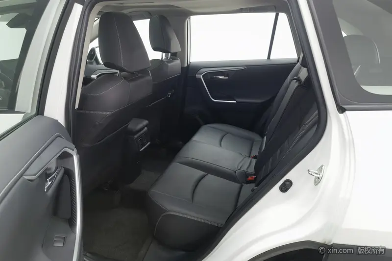 Toyota RAV4 — фото 14