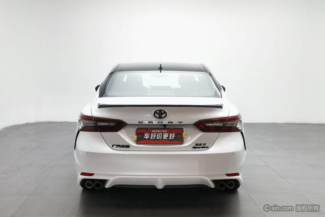 Toyota Camry 2022 2.0 S — фото 3