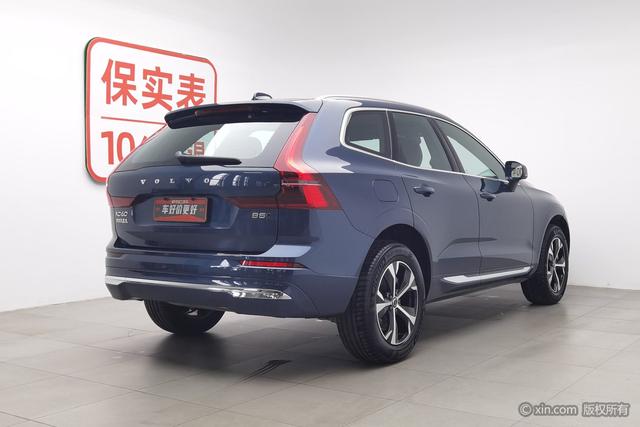 Volvo XC60 2026 B 5 4 WD — фото 4