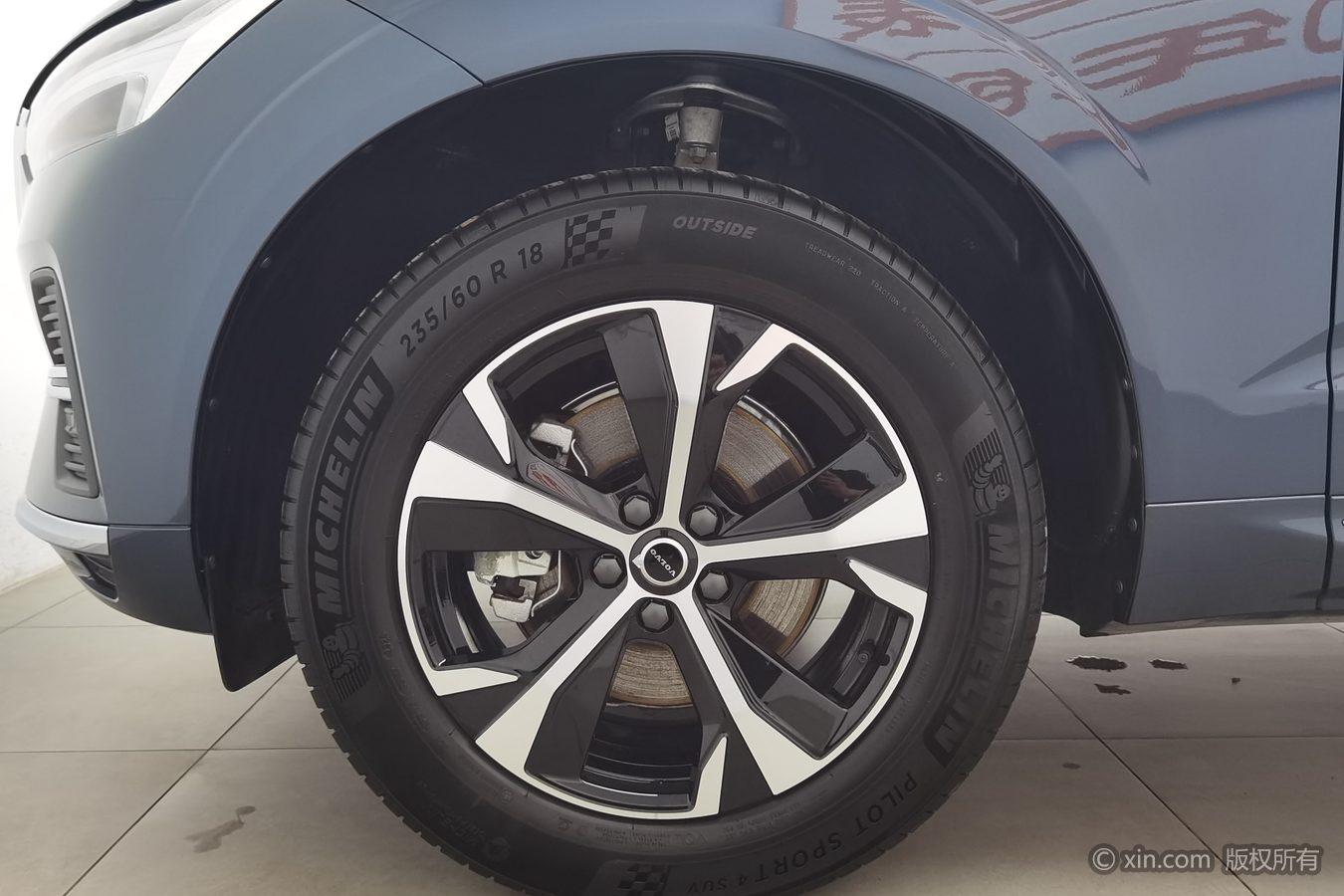 Volvo XC60 2026 B5 Luxury