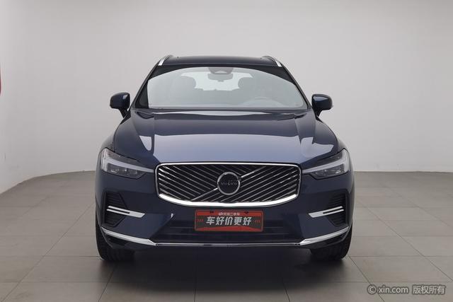 Volvo XC60 2026 B 5 4 WD — фото 2
