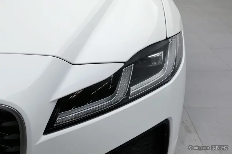 Jaguar XFL 2.0 T P 250 2 WDSport — фото 5