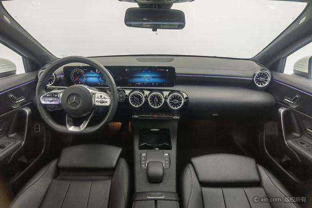Mercedes-Benz A-Class 2022 A 200 L — фото 12
