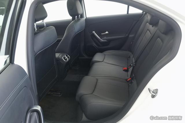 Mercedes-Benz A-Class 2022 A 200 L — фото 20