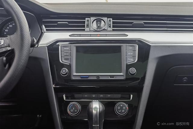 Volkswagen Magotan 2017 330 TSI DSG Leading — фото 13