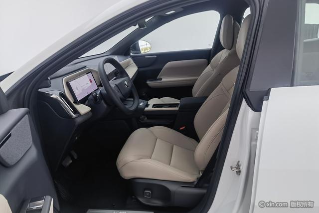 Volvo XC70 2026 4 WD Core — фото 17
