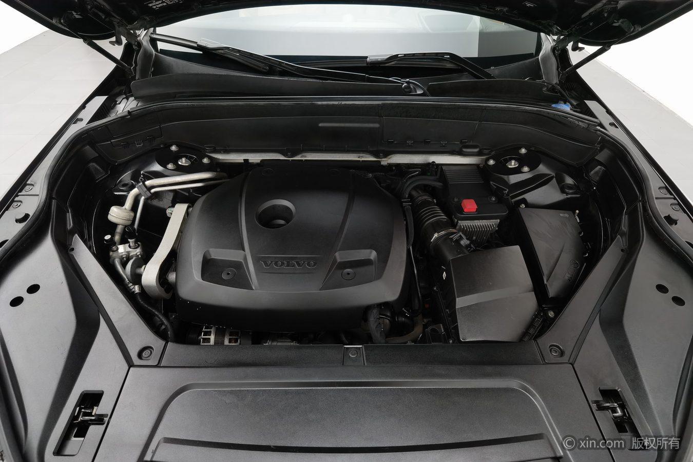 Volvo XC90 2017 T6 5 мест