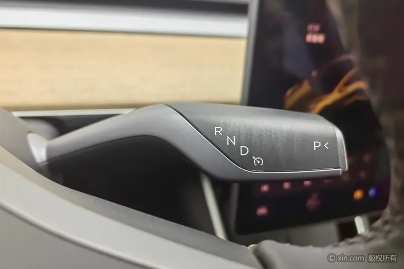 Tesla Model 3 — фото 10
