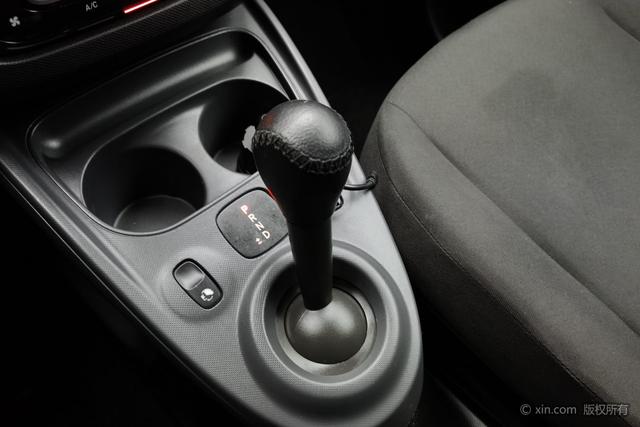 smart fortwo 2015 1.0 L 52 — фото 17