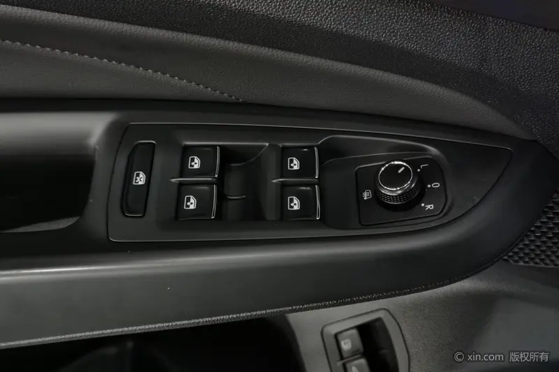 Volkswagen Passat — фото 17