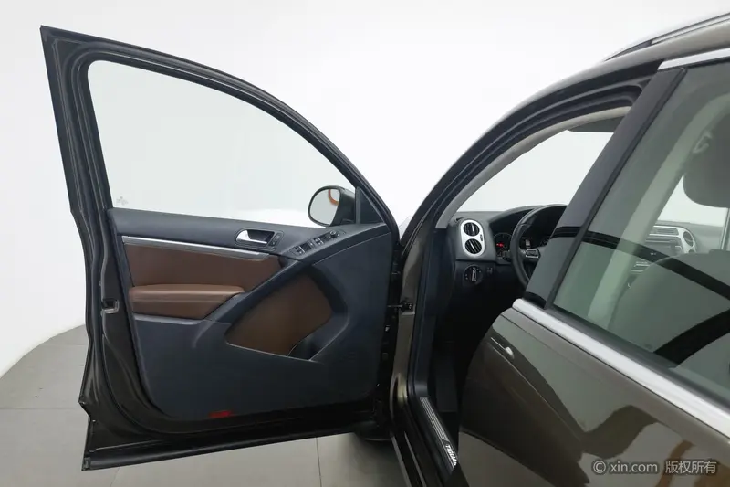 Volkswagen Tiguan — фото 16