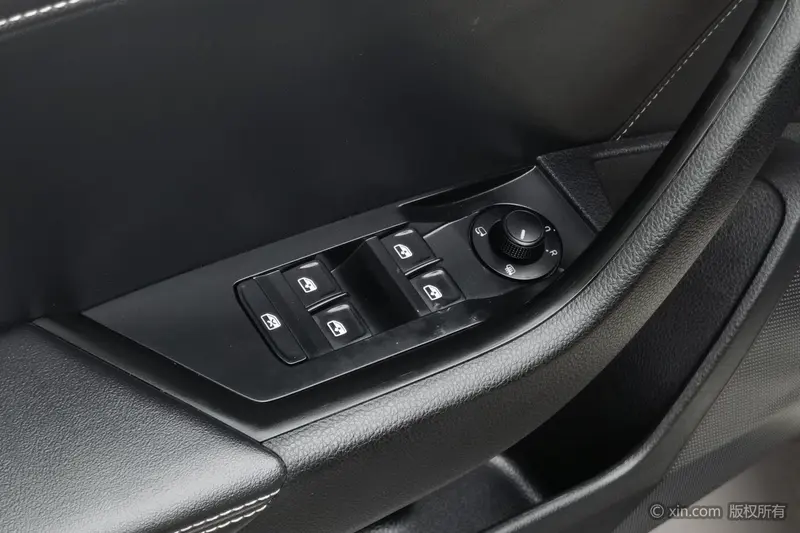 Skoda Superb — фото 17