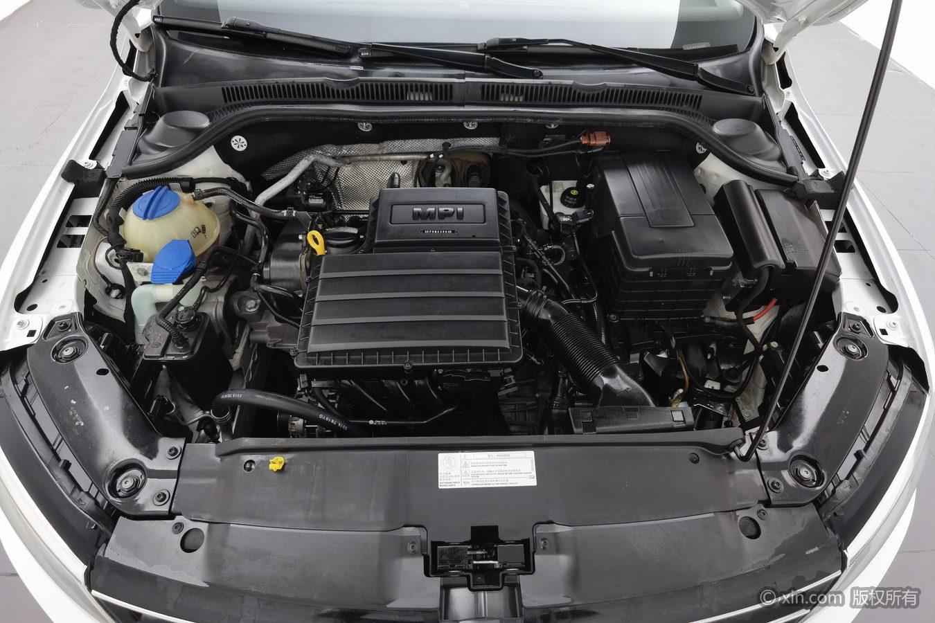 Volkswagen Sagitar 2015 1.6L AT Comfort