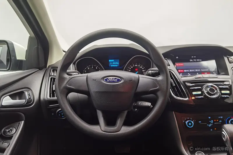 Ford Focus 1.6L автомат комфорт — фото 9