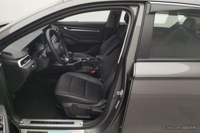 Geely Emgrand 2025 4 1.5 L MT — фото 18