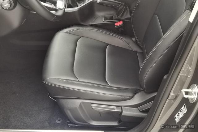 Geely Emgrand 2025 4 1.5 L MT — фото 19