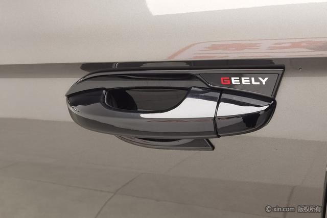 Geely Emgrand 2025 4 1.5 L MT — фото 11