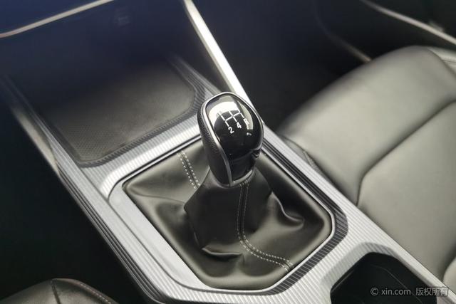Geely Emgrand 2025 4 1.5 L MT — фото 16