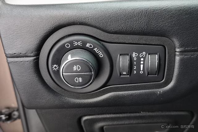 Jeep Commander 2018 2.0 T 2 WD V — фото 16