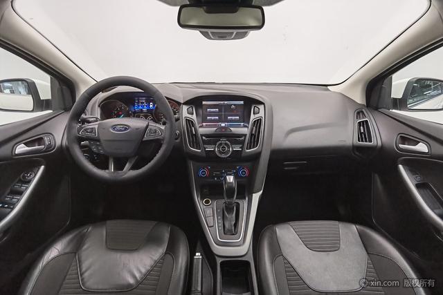 Ford Focus 2015 Eco Boost 180 ATSport — фото 12