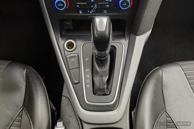 Ford Focus 2015 Eco Boost 180 ATSport — фото 15