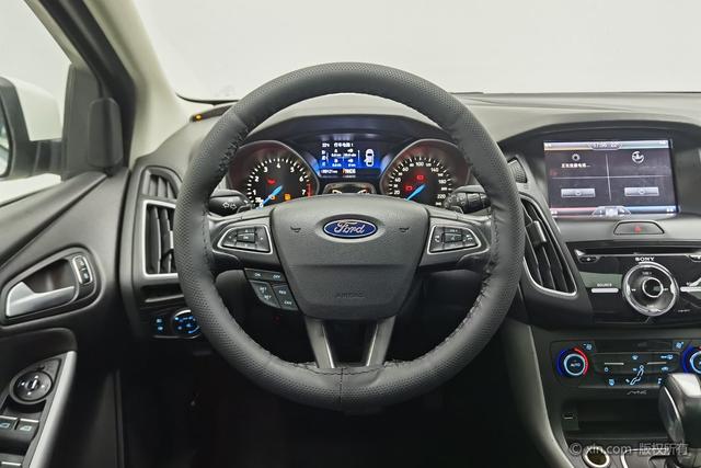 Ford Focus 2015 Eco Boost 180 ATSport — фото 14