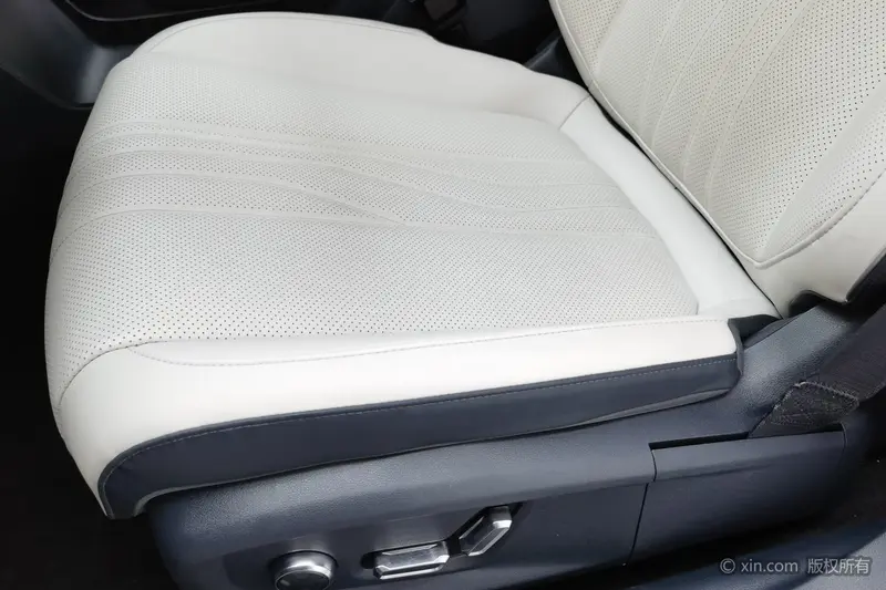 Geely Galaxy E8 — фото 12