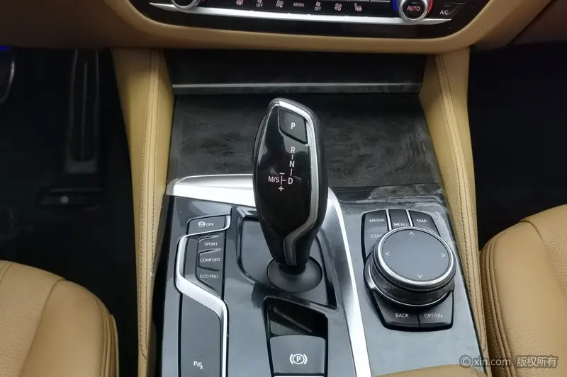 BMW 5 Series — фото 10