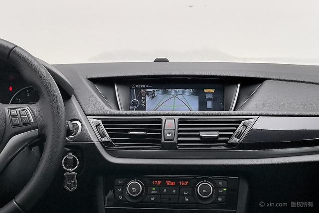 BMW X1 2015 s Drive 18i — фото 10