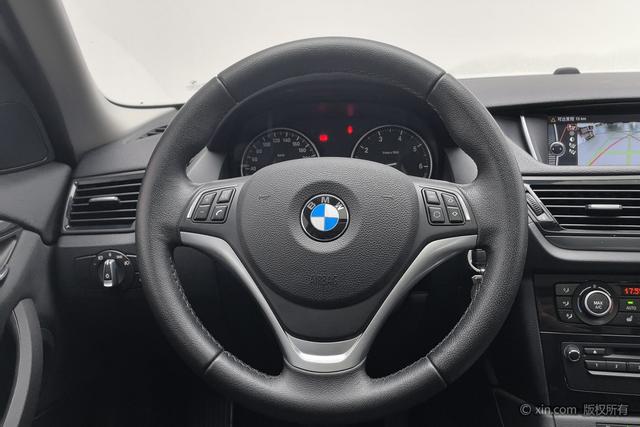 BMW X1 2015 s Drive 18i — фото 13