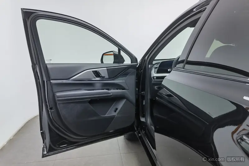 Cadillac XT5 — фото 15