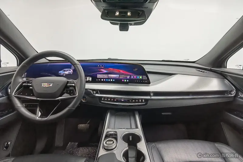 Cadillac XT5 — фото 8