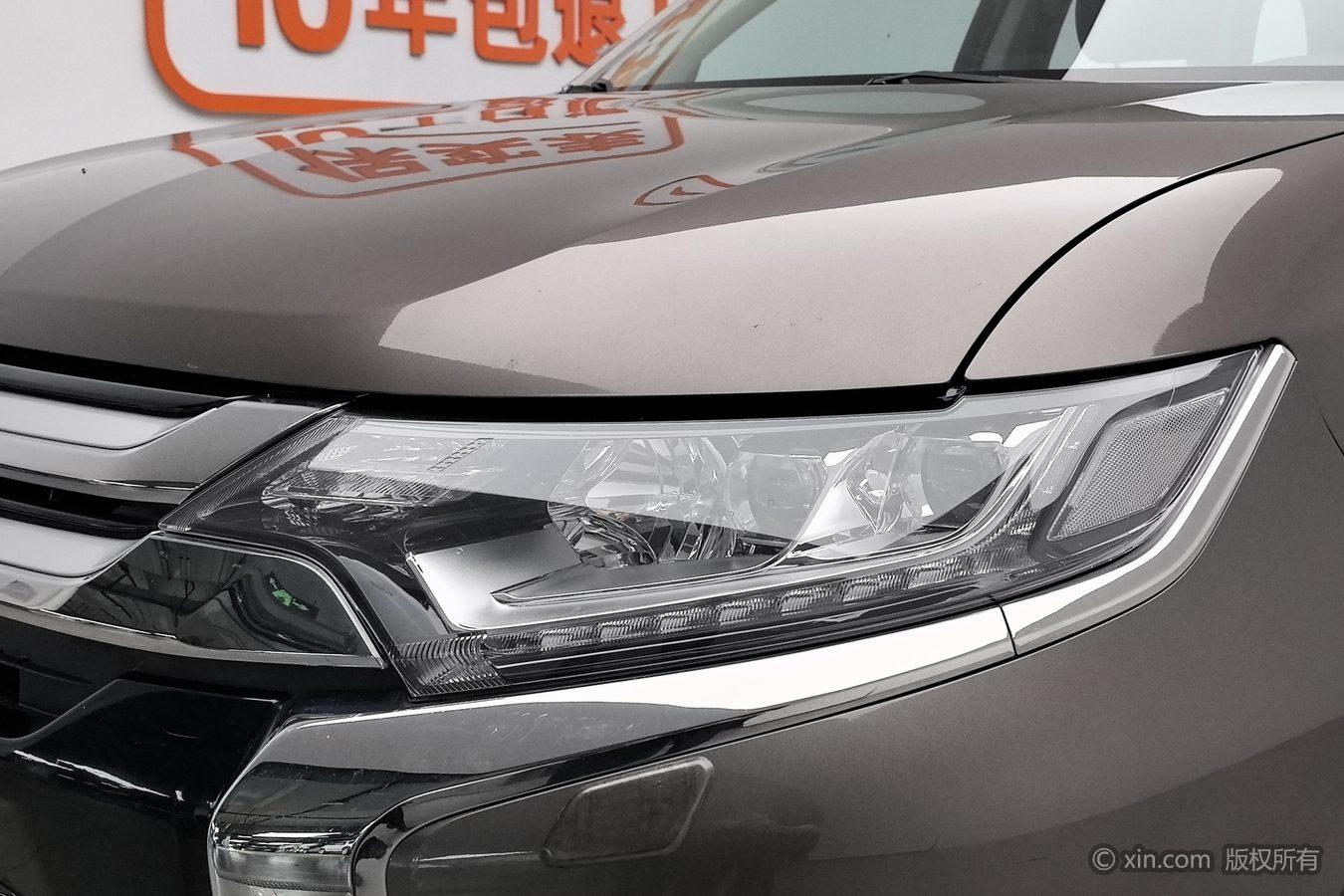 Mitsubishi Outlander 2016 2.4L Luxury 7 мест