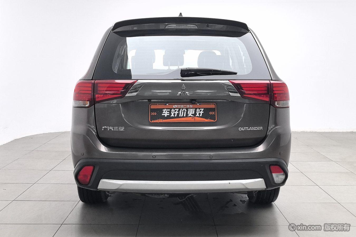 Mitsubishi Outlander 2016 2.4L Luxury 7 мест