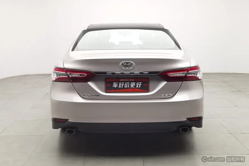 Toyota Camry — фото 3