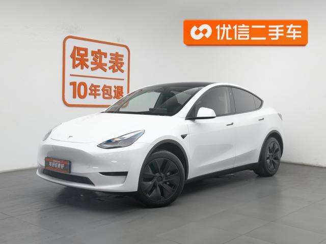 Tesla Model Y 2024 года выпуска