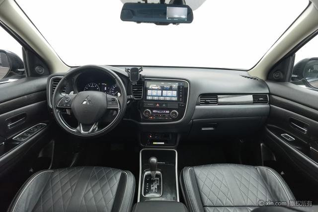 Mitsubishi Outlander 2020 2.4 L 4 WD 5 — фото 13
