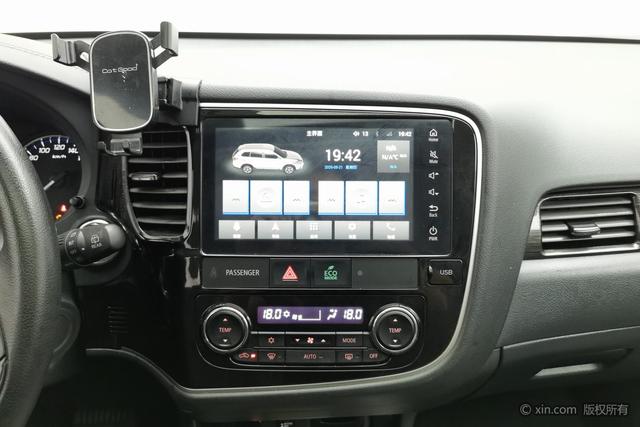Mitsubishi Outlander 2020 2.4 L 4 WD 5 — фото 11
