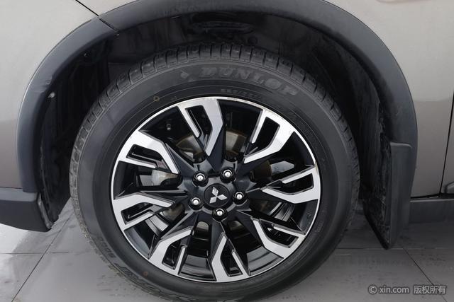 Mitsubishi Outlander 2020 2.4 L 4 WD 5 — фото 8