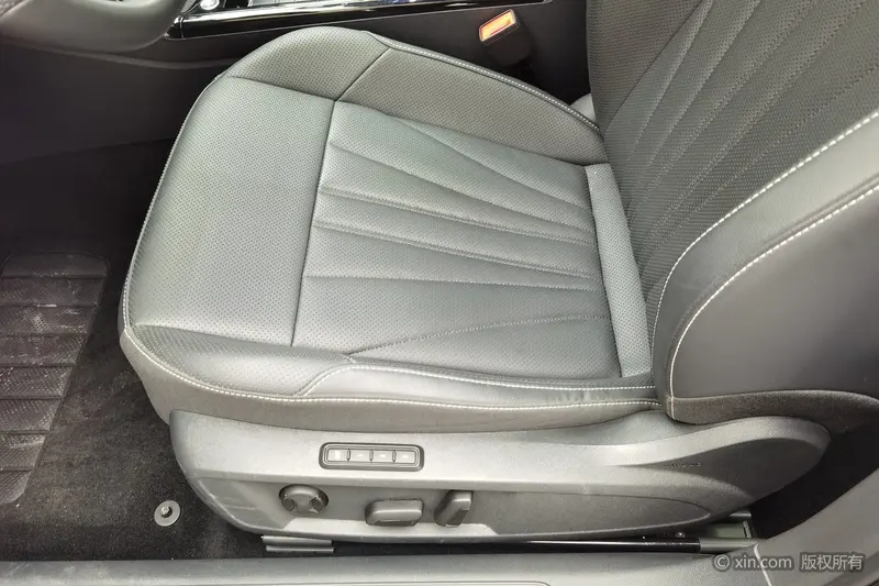 Volkswagen Passat — фото 13