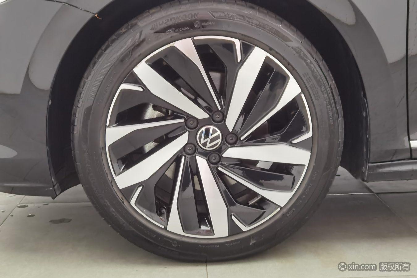 Volkswagen Passat 2025 380TSI