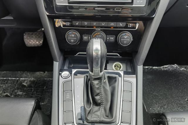 Volkswagen Magotan 2018 330 TSI DSG Luxury — фото 15