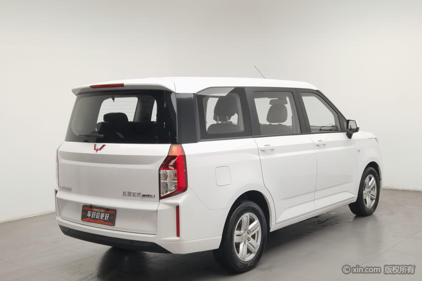 Wuling Hongguang Plus PLUS 2019 1.5T MT Luxury 7 мест
