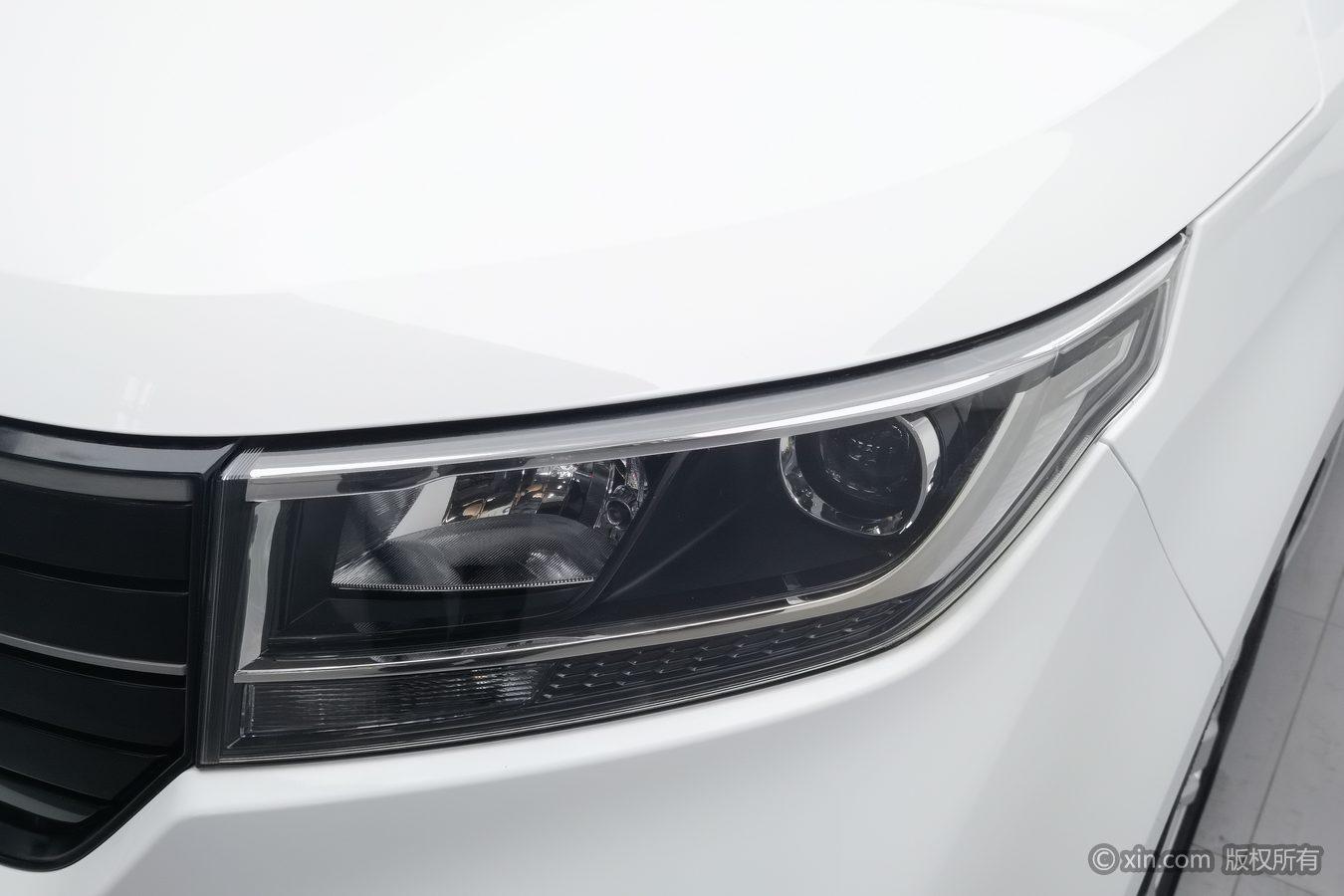 Wuling Hongguang Plus PLUS 2019 1.5T MT Luxury 7 мест