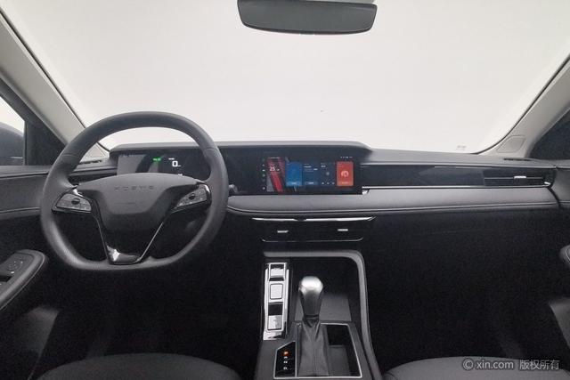 Roewe i5 2024 1.5 L CVT — фото 11
