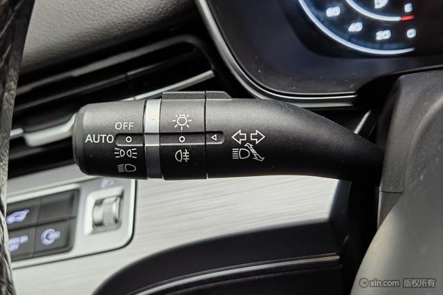 Roewe i MAX8 2021 400 TGI Supreme — фото 16